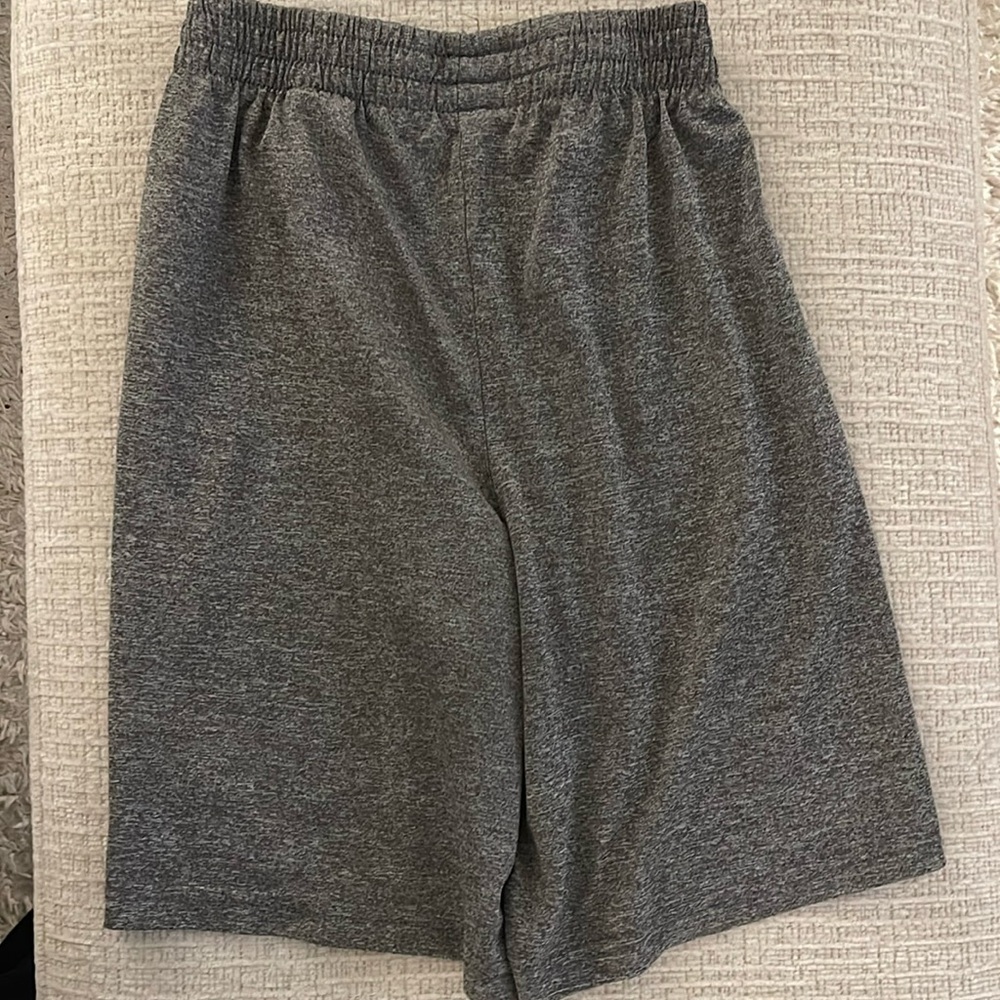 Reebok Shorts Gray Size S 8 EUC - Picture 2 of 3